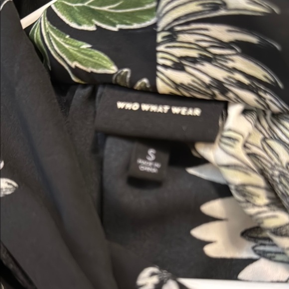 🌹Who What Wear Floral Black Blouse - Picture 7 of 8